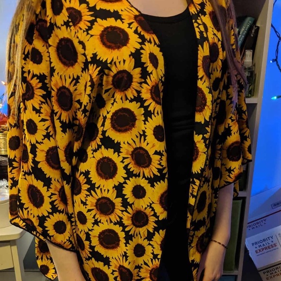 ~SOLD ON MERCARI~ Sunflower Kimono - Picture 2 of 4